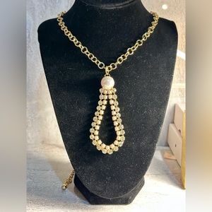 New Chicos Necklace in Pearl and Crystal Design.